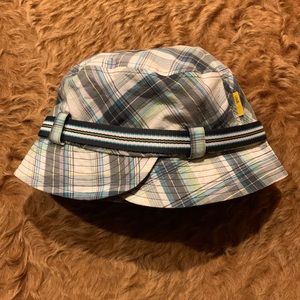 Lolë bucket hat